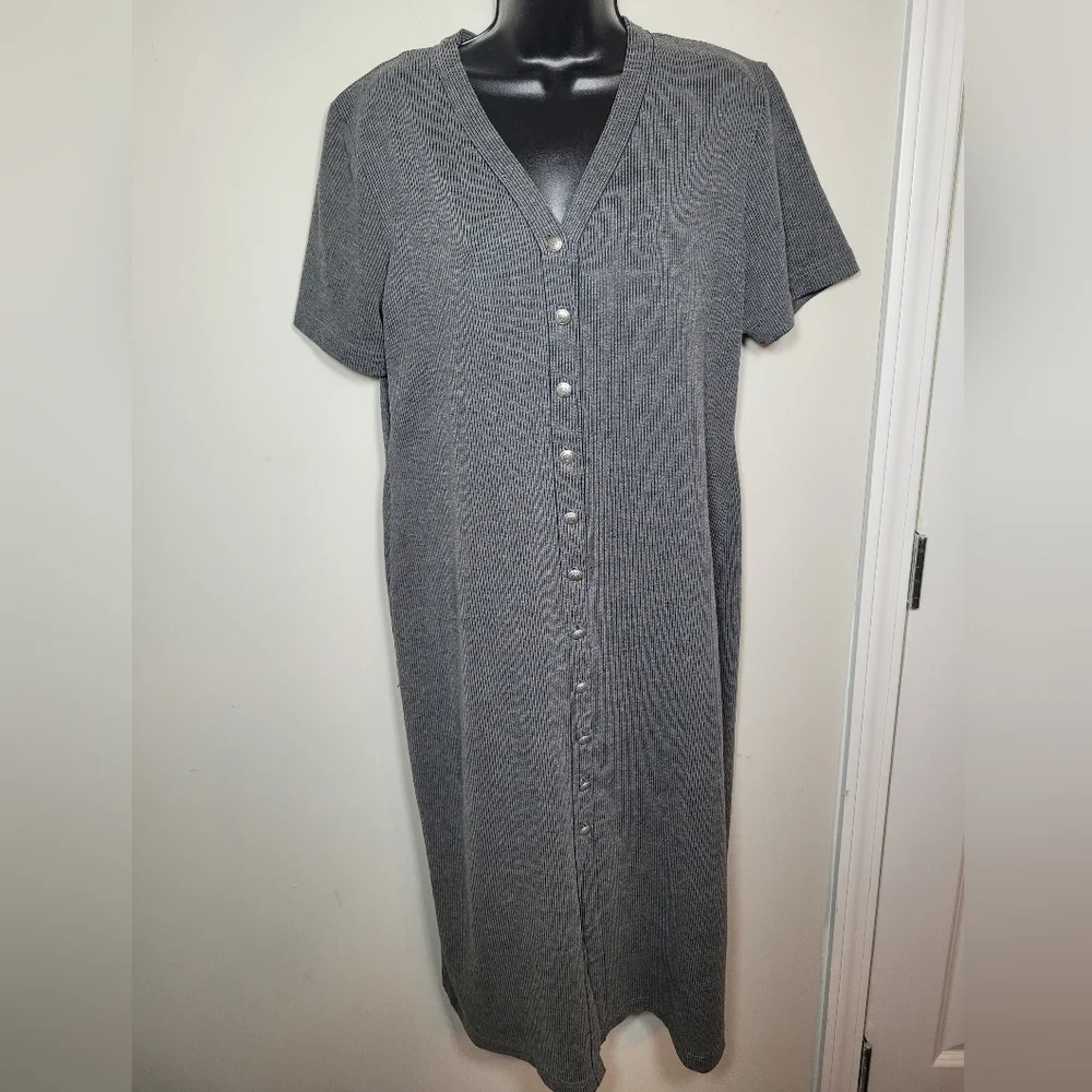 Elegant Gray Button-Down Dress